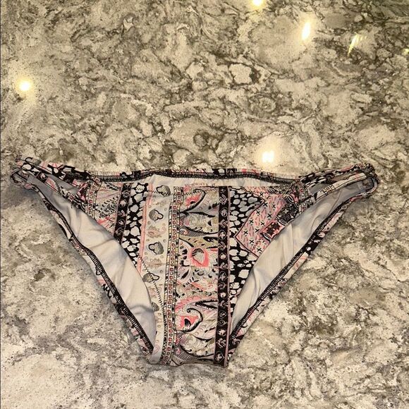 👙 Victoria’s Secret Strappy Cheeky Bikini Bottom – Size Large - Picture 1 of 6